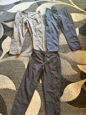 Lot of hiking pants size 8 Kirkland excellent condition capri